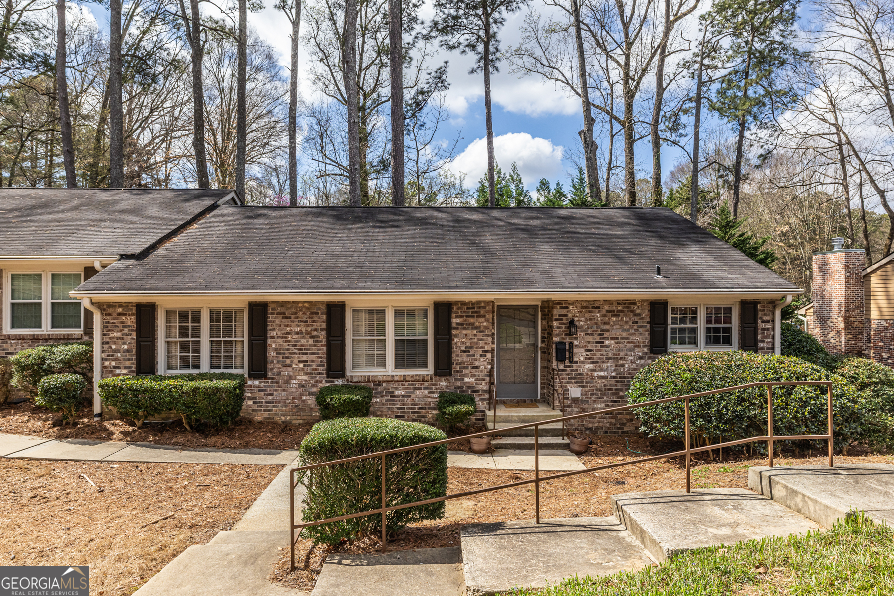 2404 Northlake Court NE