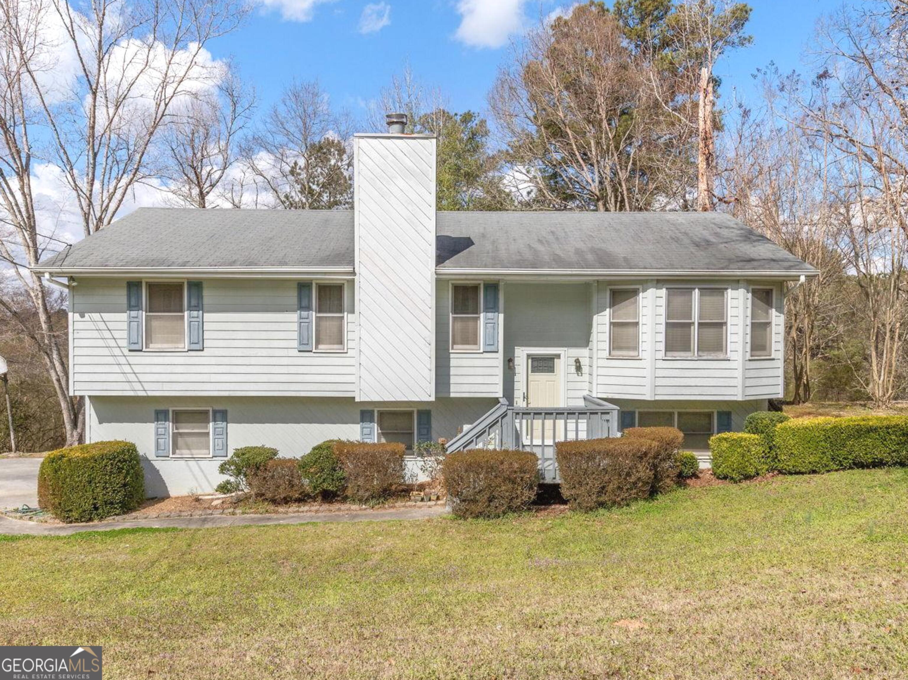 2203 Clarendon Court Ne Property Photo 1