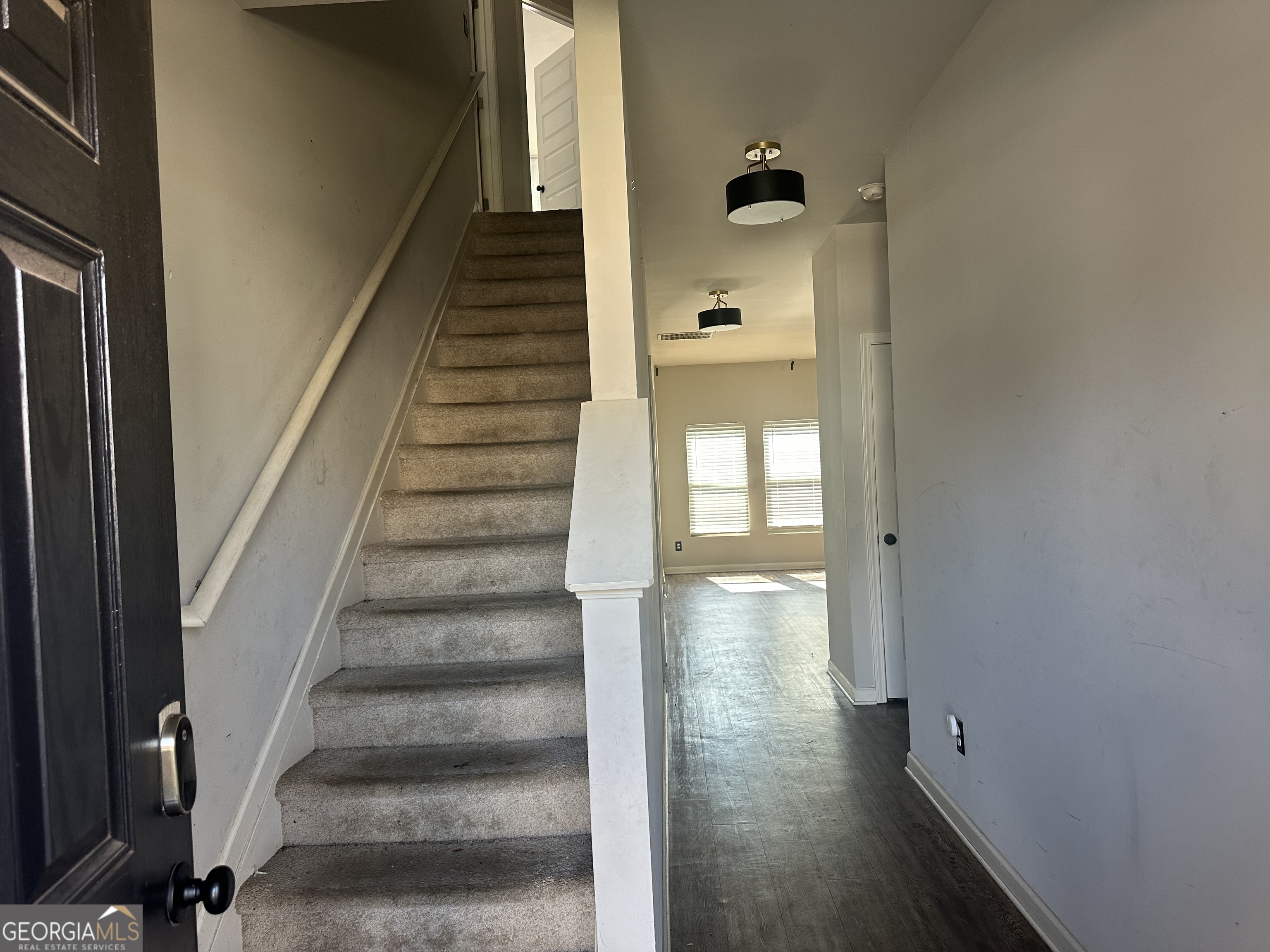 637 Emporia Loop Property Photo 2