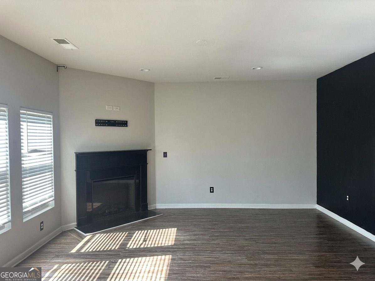 637 Emporia Loop Property Photo 4