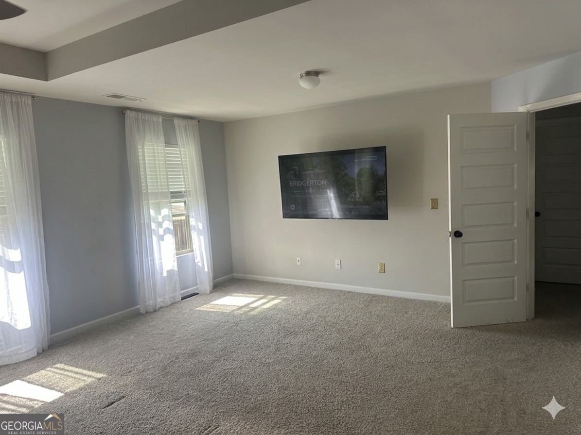 637 Emporia Loop Property Photo 10