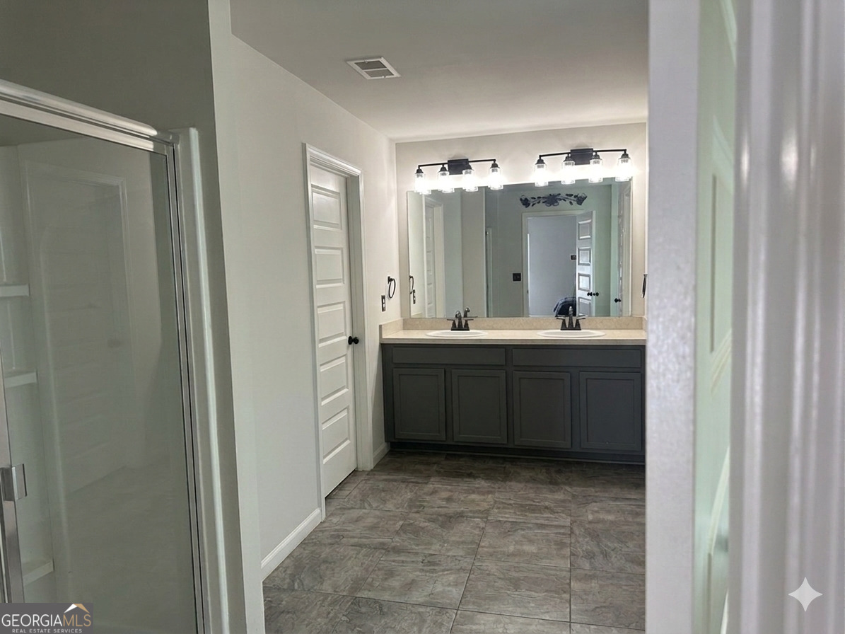 637 Emporia Loop Property Photo 12