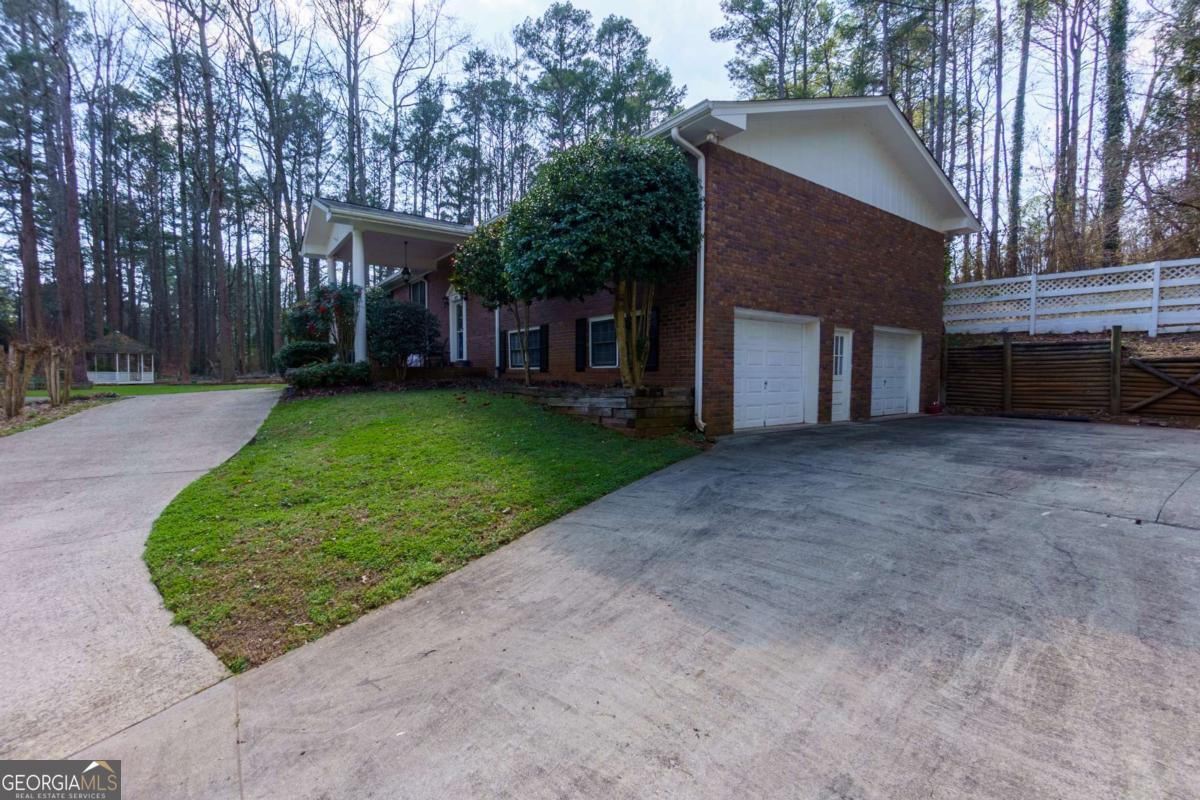 5075 Deen Road Property Photo 9