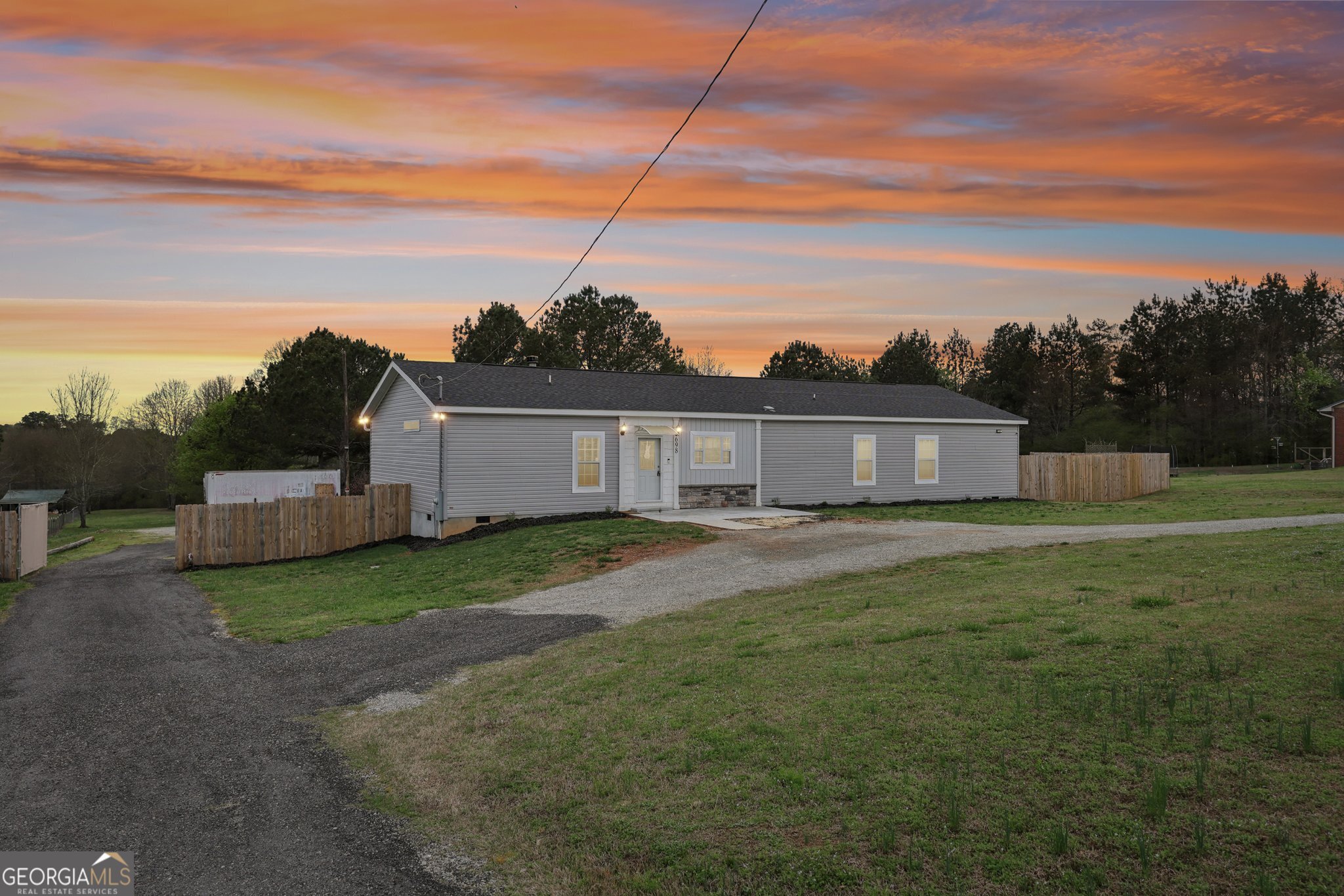 698 Smith Cemetery Road Property Photo 1