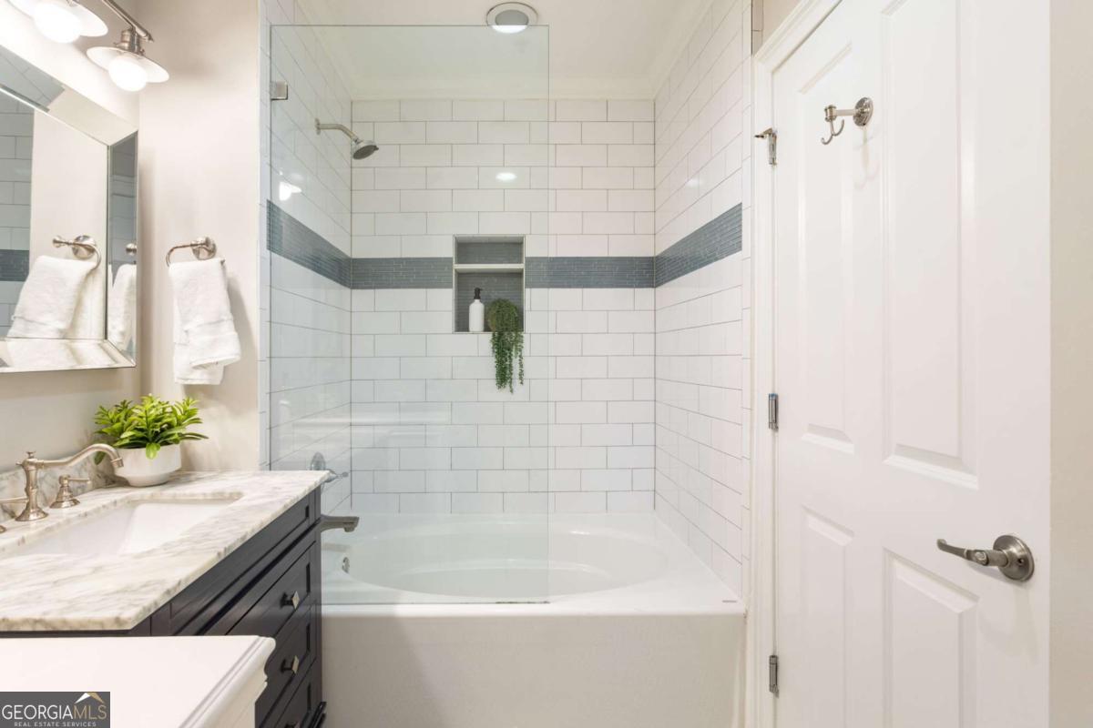 2255 Peachtree Road Ne # 326 Property Photo 4