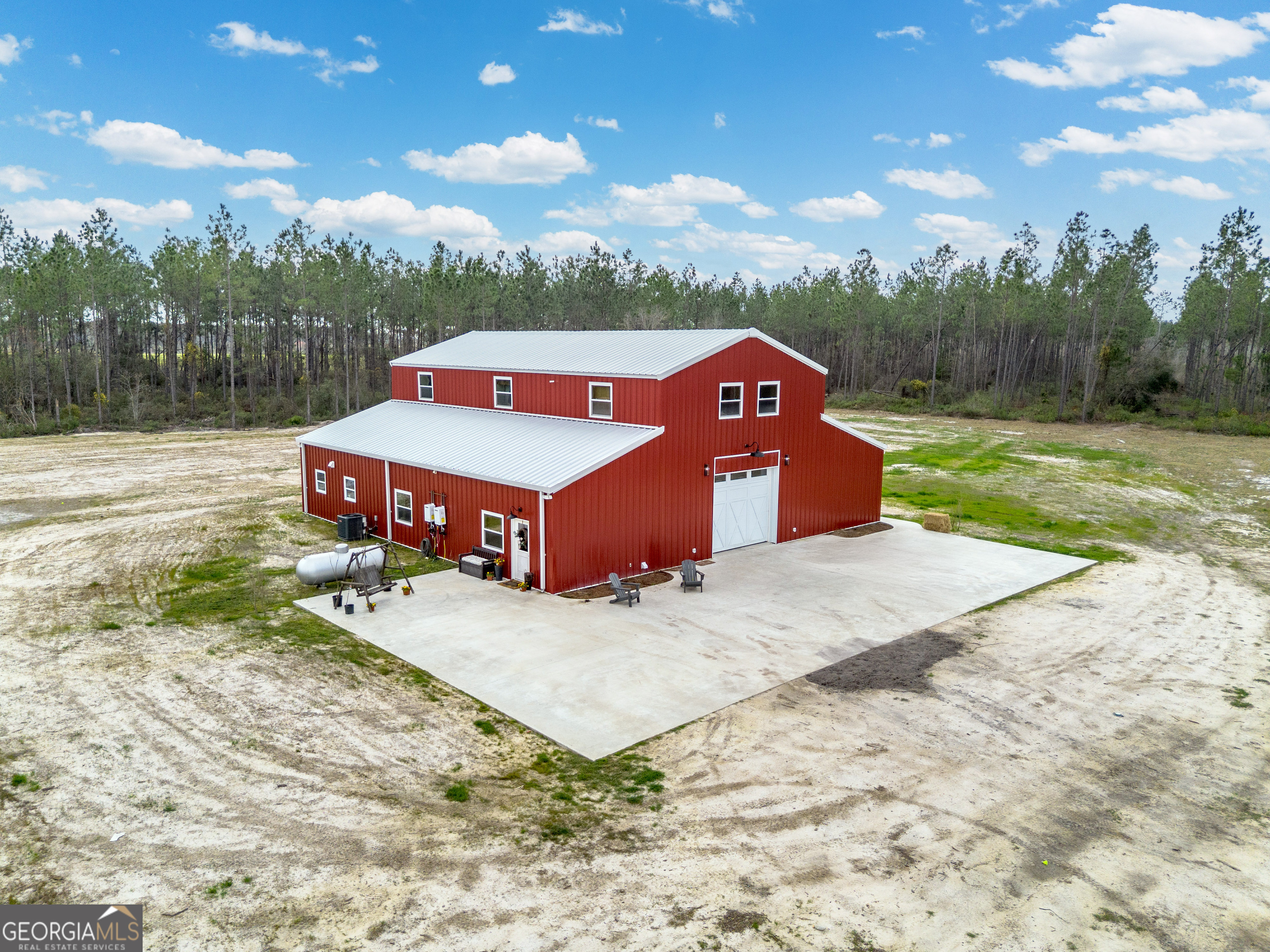 2110 Post Road Property Photo 4