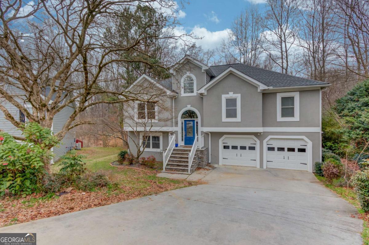 885 Long Branch Circle Property Photo 3