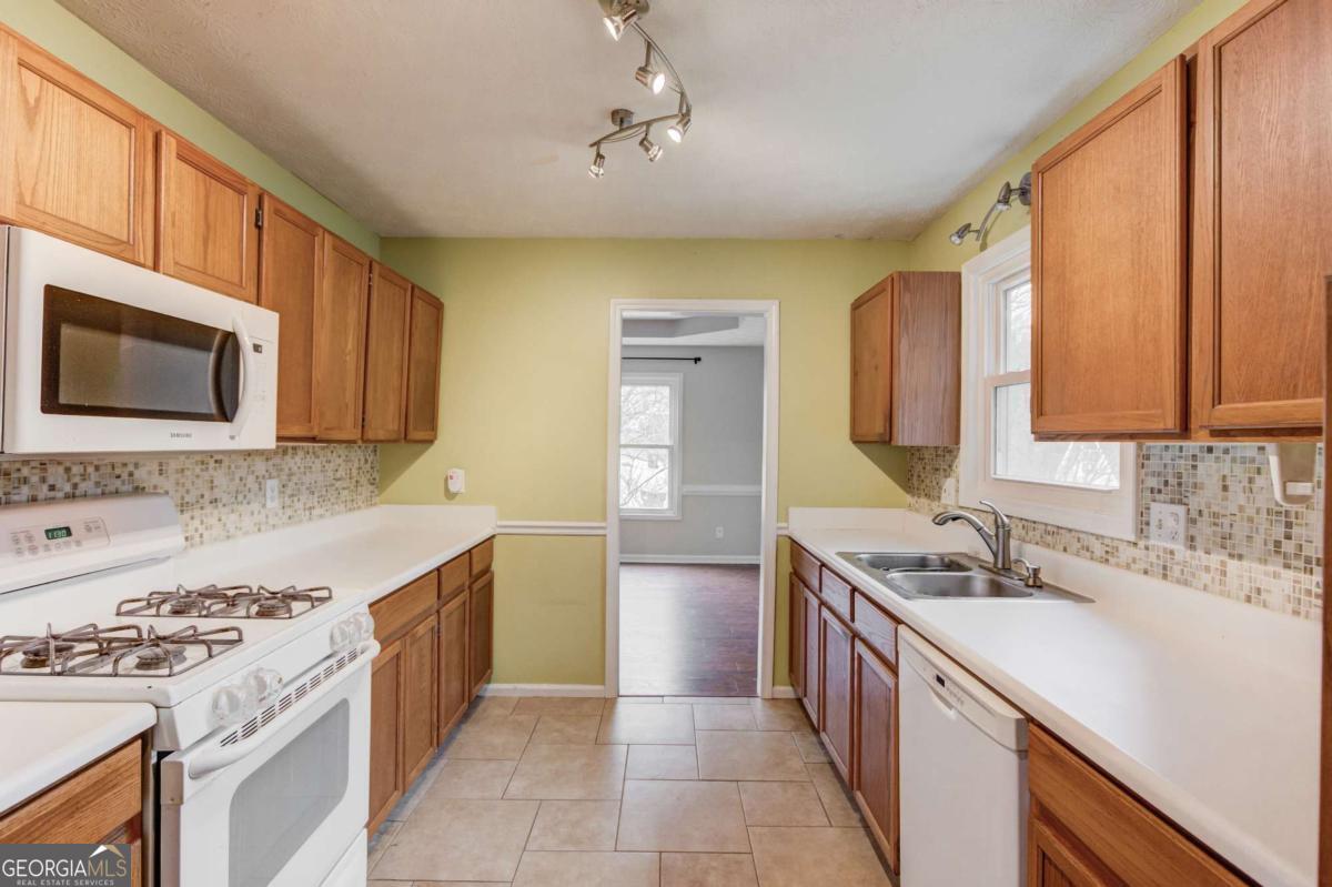 885 Long Branch Circle Property Photo 14