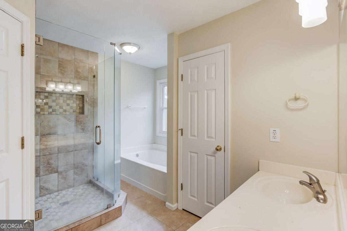 885 Long Branch Circle Property Photo 18