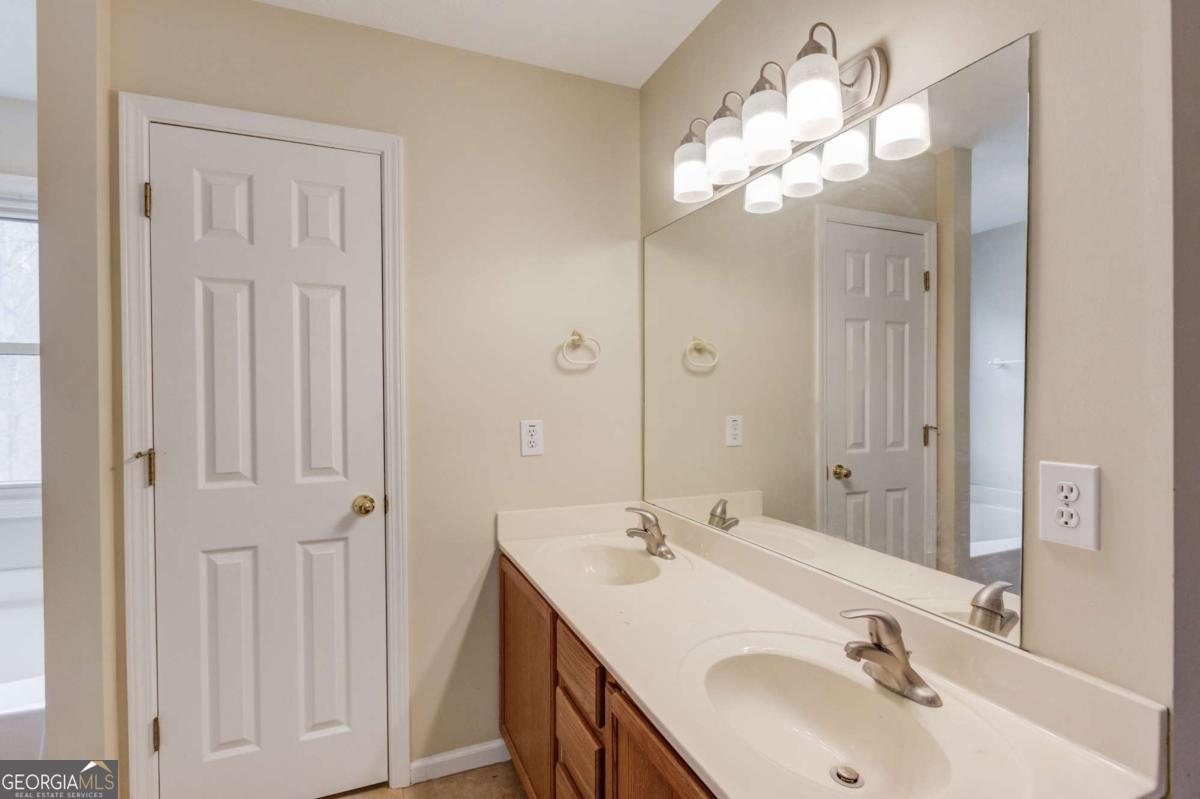 885 Long Branch Circle Property Photo 19