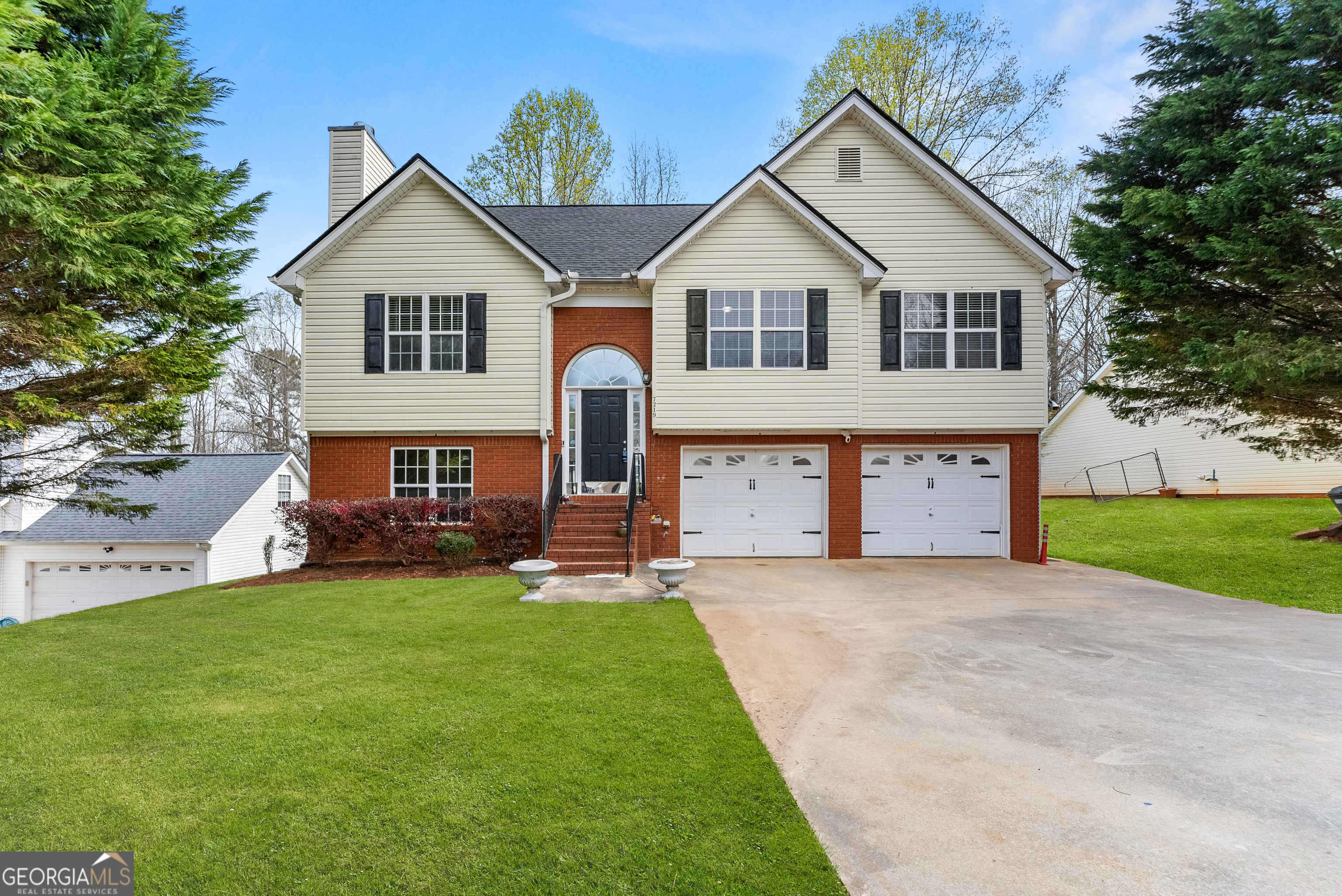 7219 Plum Creek Drive Property Photo 1