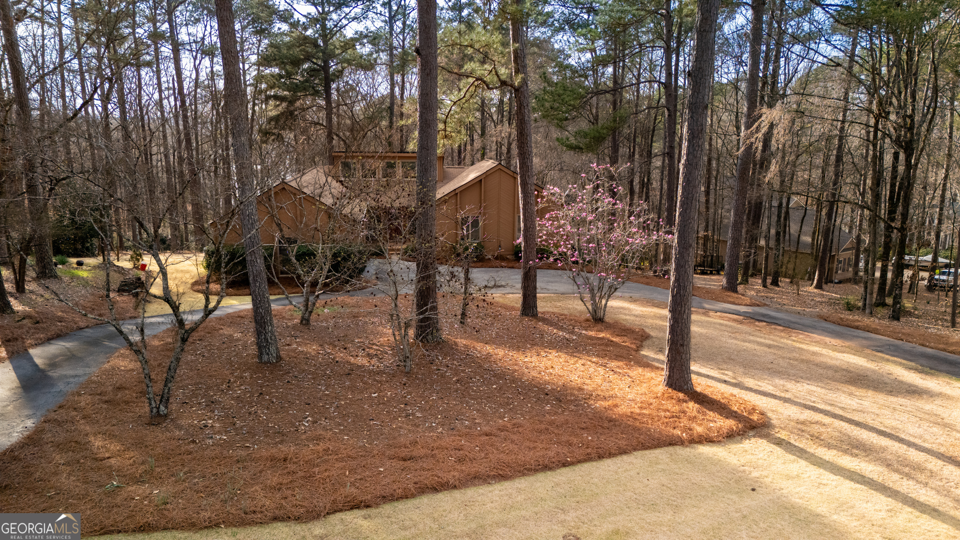 2005 Foxcroft Drive Property Photo 3