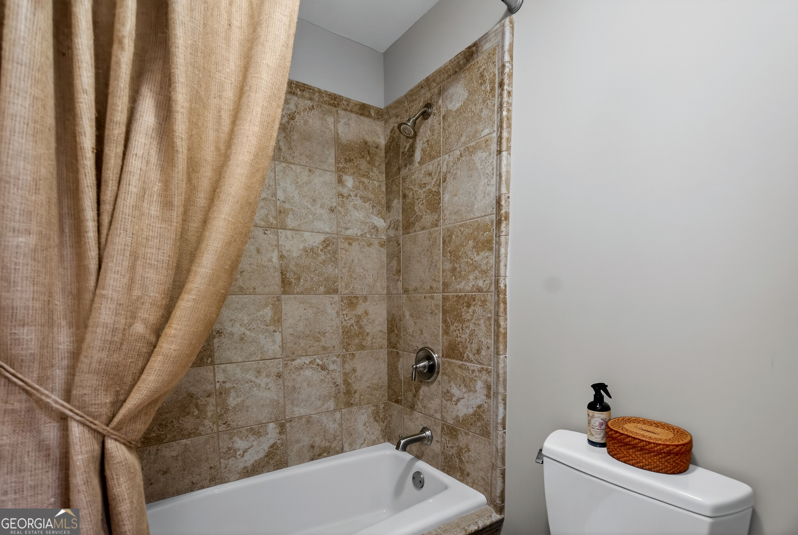 2005 Foxcroft Drive Property Photo 33