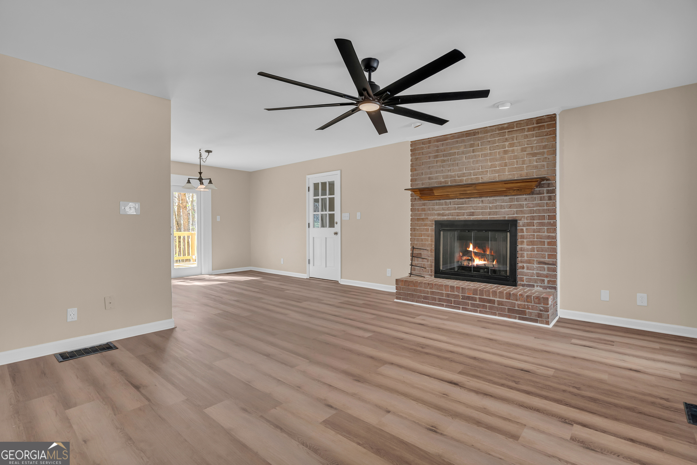 694 Lovers Lane Property Photo 6