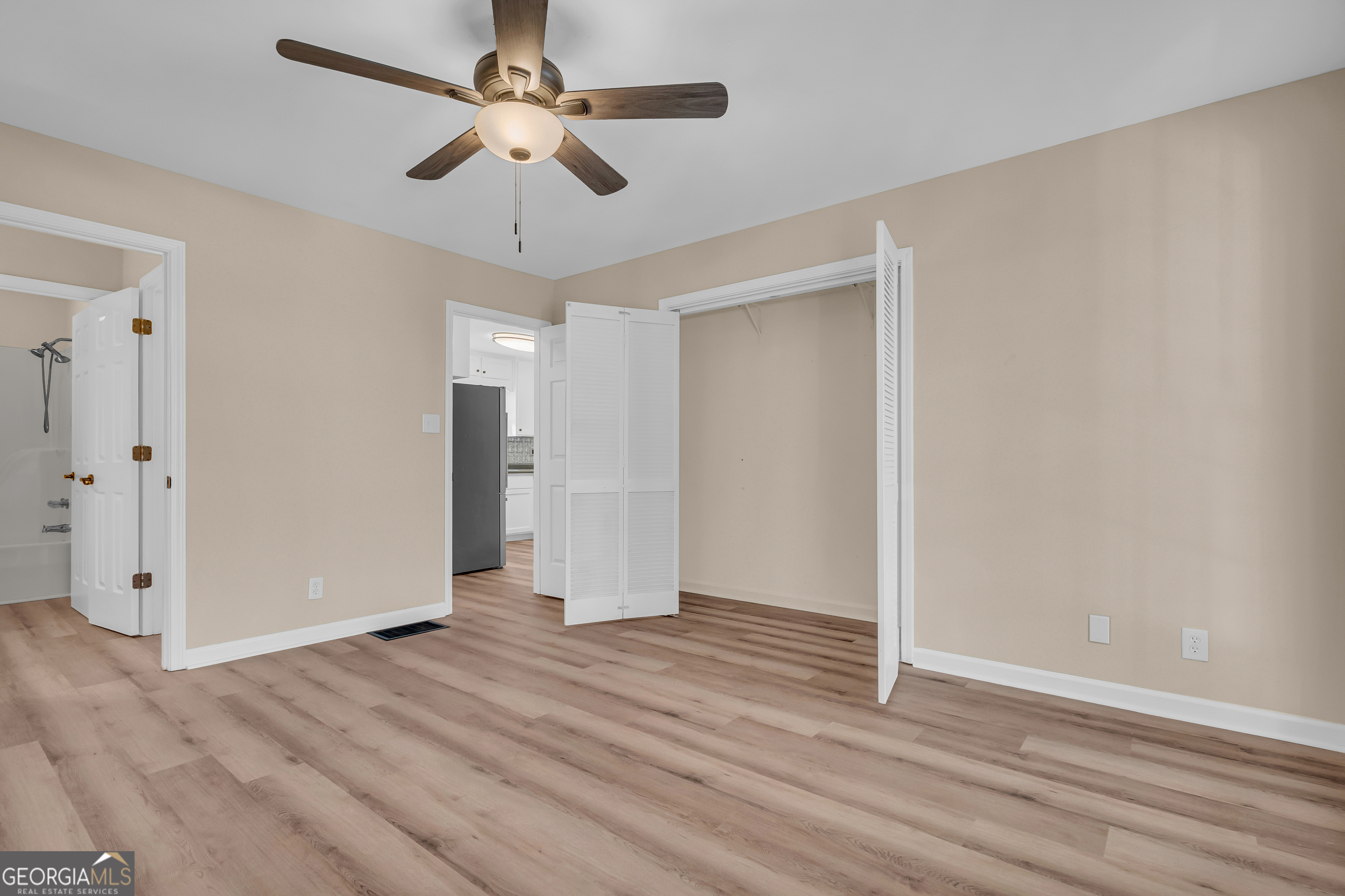 694 Lovers Lane Property Photo 10