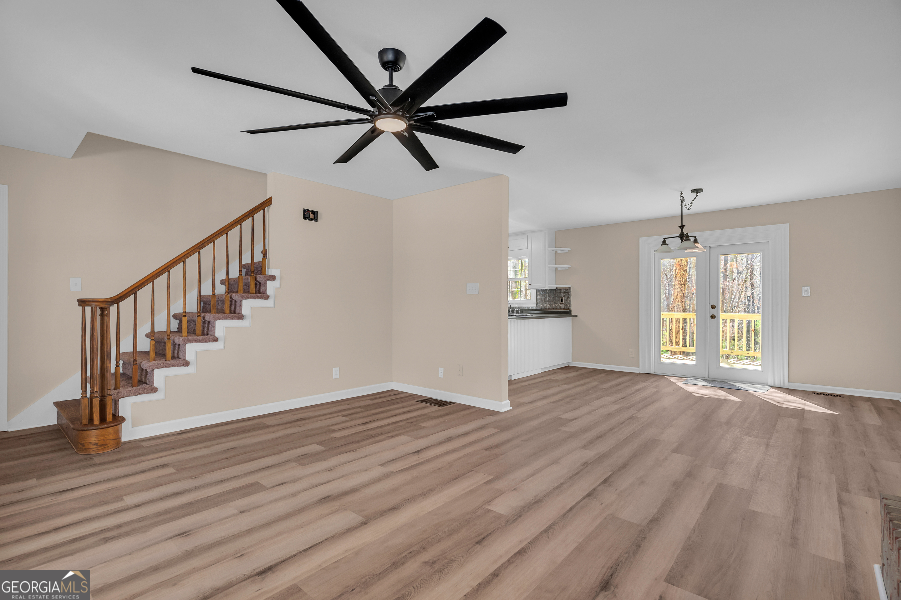 694 Lovers Lane Property Photo 24