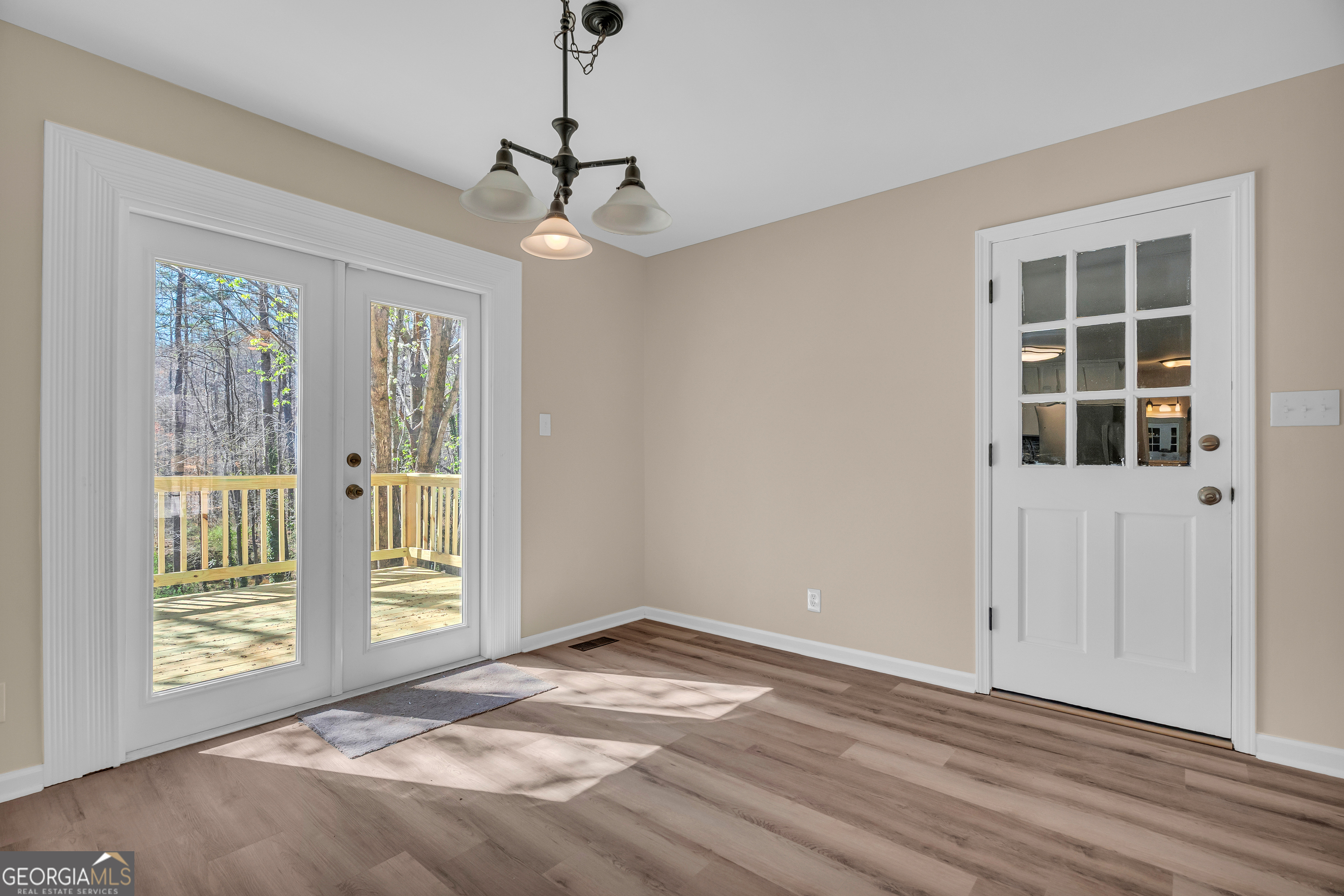 694 Lovers Lane Property Photo 25