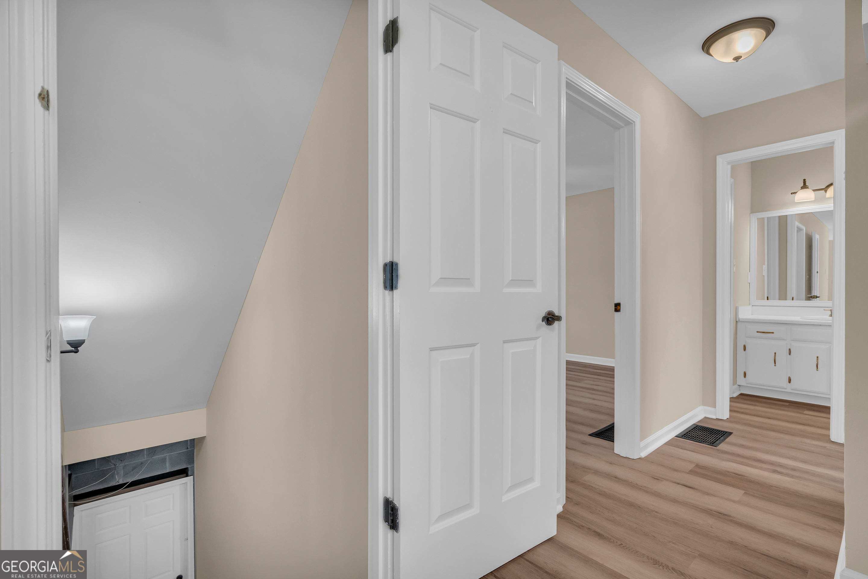 694 Lovers Lane Property Photo 32