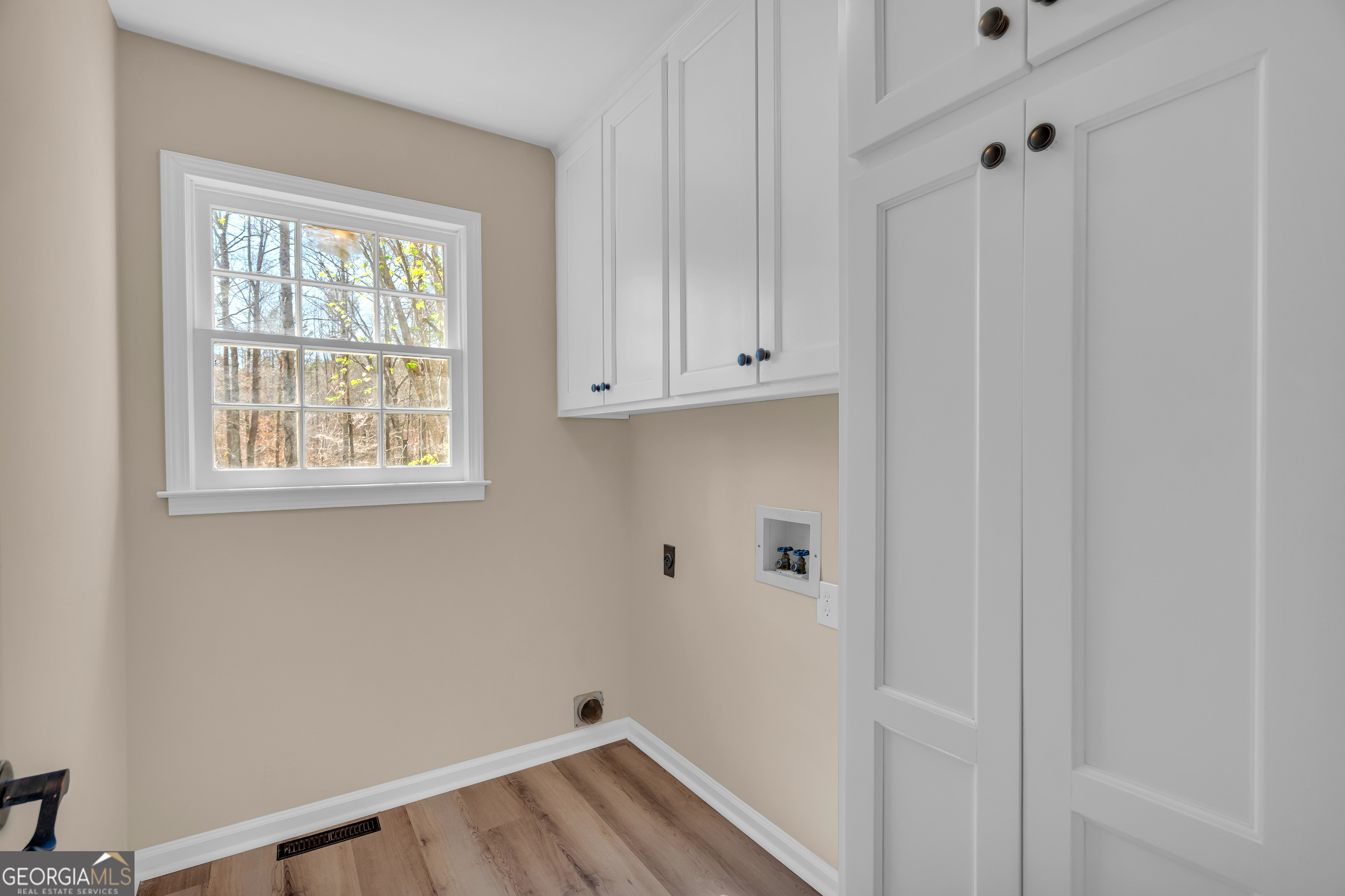 694 Lovers Lane Property Photo 35