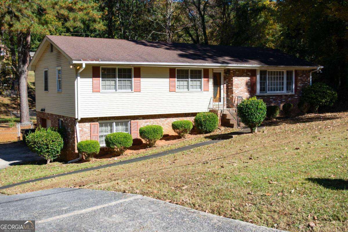 2719 Waleska Way Property Photo 1