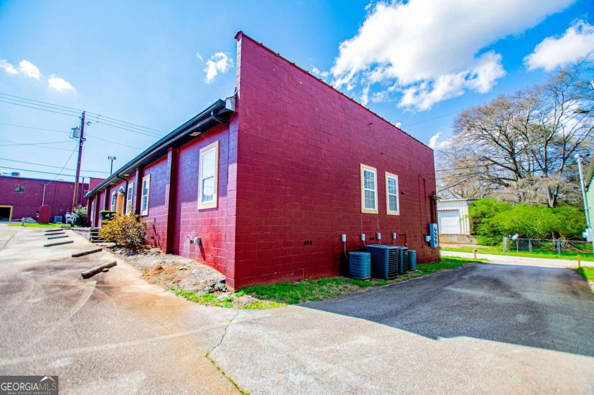 105 E Church Street Property Photo 2