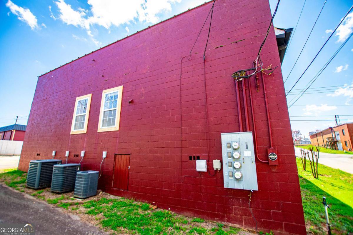 105 E Church Street Property Photo 3