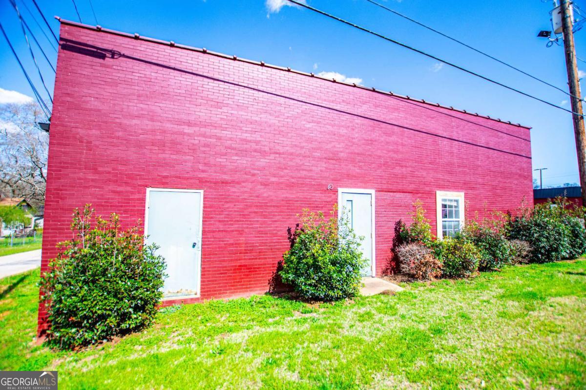 105 E Church Street Property Photo 4