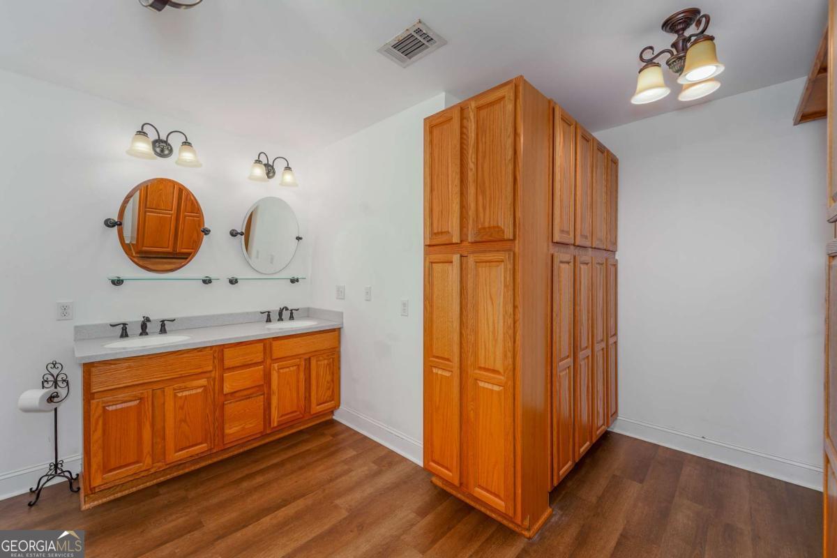 701 Van Streat Property Photo 24