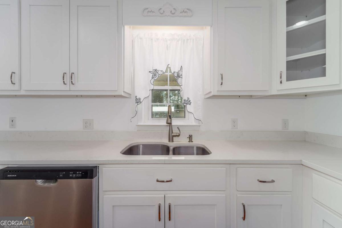 701 Van Streat Property Photo 32