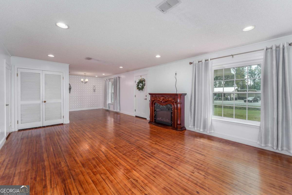 701 Van Streat Property Photo 33