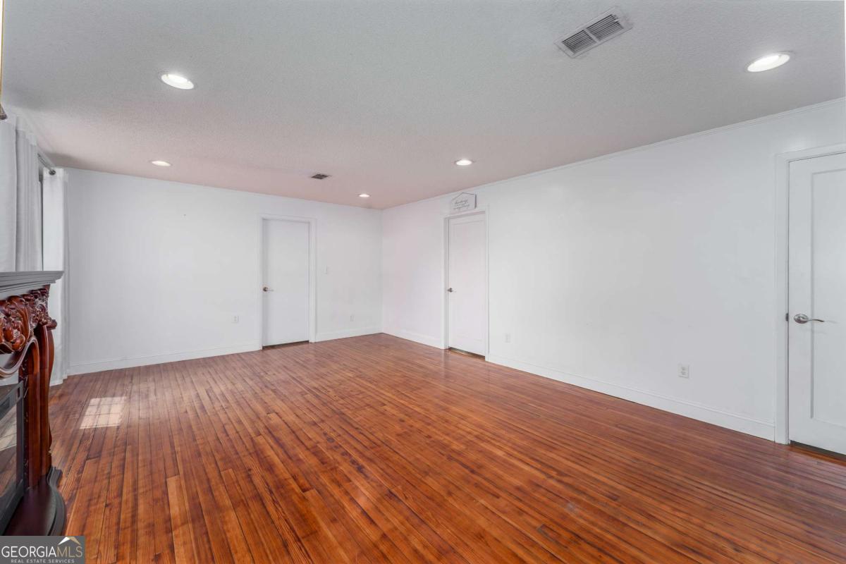 701 Van Streat Property Photo 37