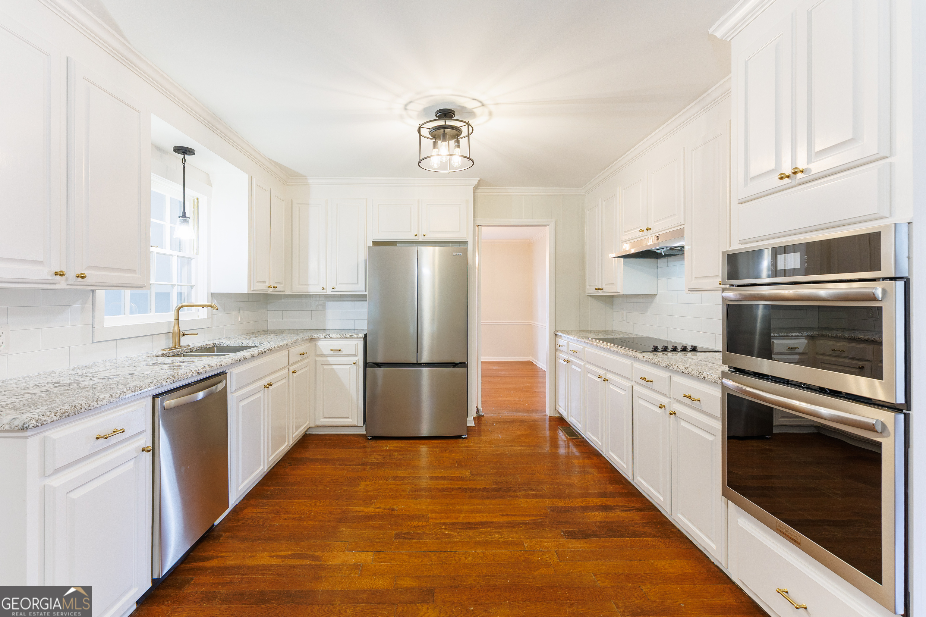 2307 Riverhill Drive Property Photo 4