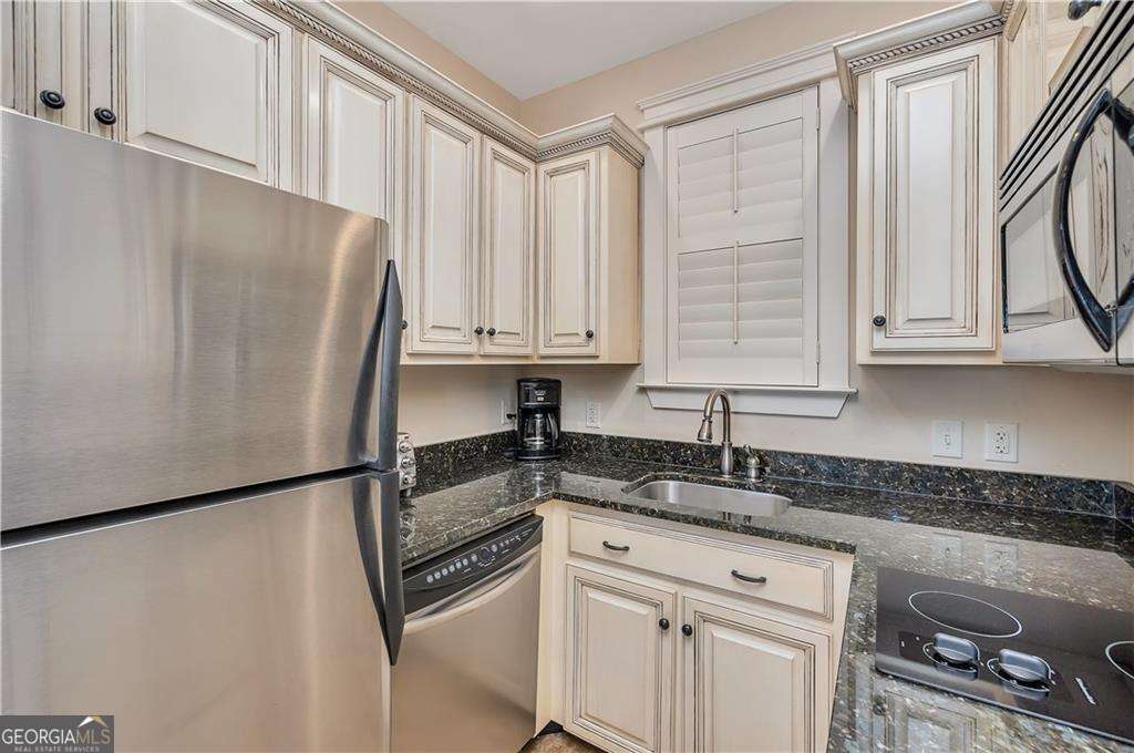 1015 Beachview Drive # 205 Property Photo 6