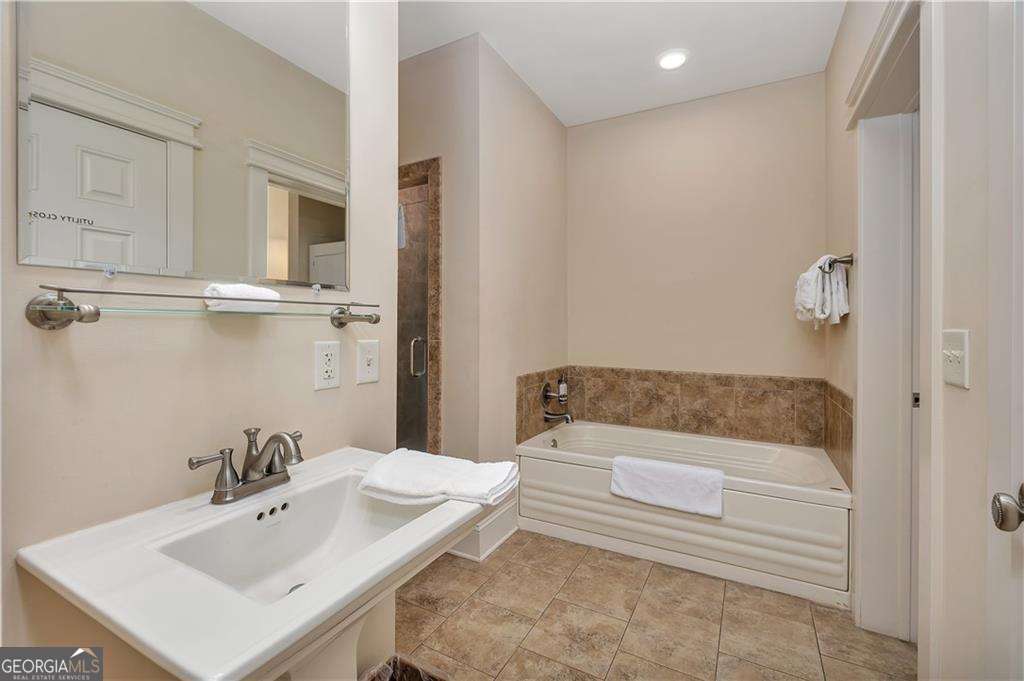 1015 Beachview Drive # 205 Property Photo 12