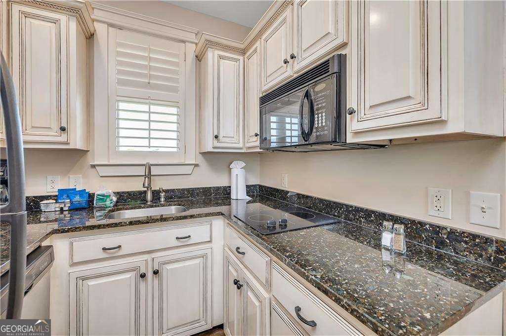 1015 Beachview Drive # 306 Property Photo 3