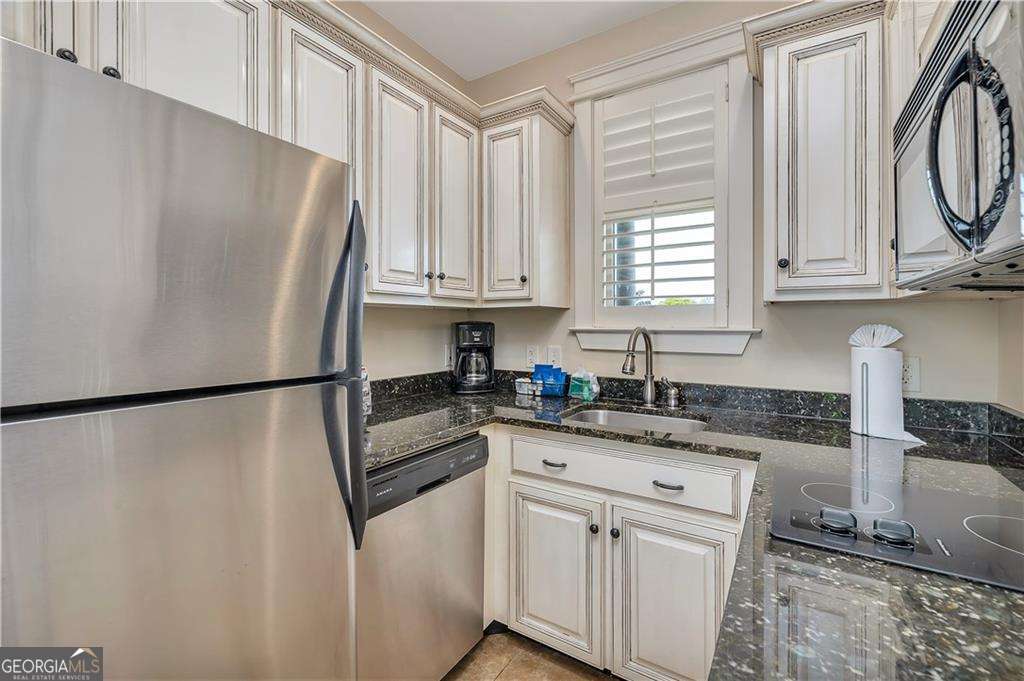 1015 Beachview Drive # 306 Property Photo 4