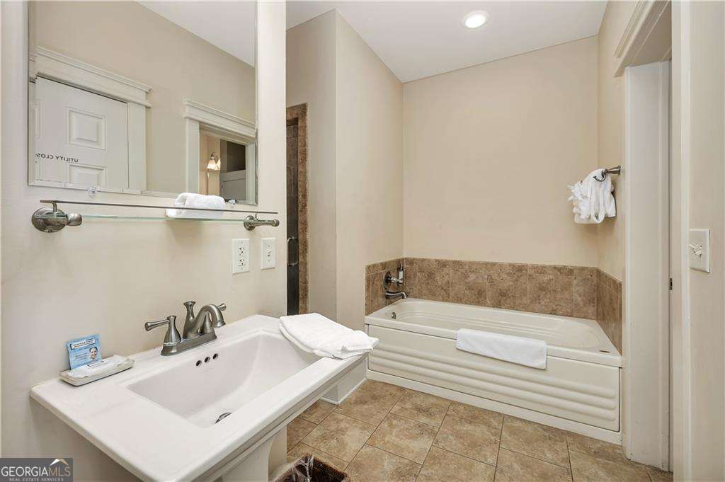 1015 Beachview Drive # 306 Property Photo 10