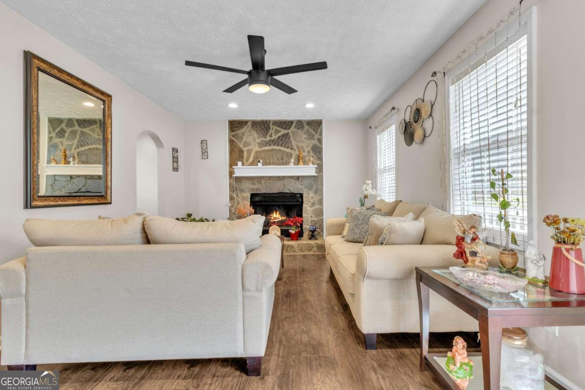 3123 Booths Court Property Photo 5
