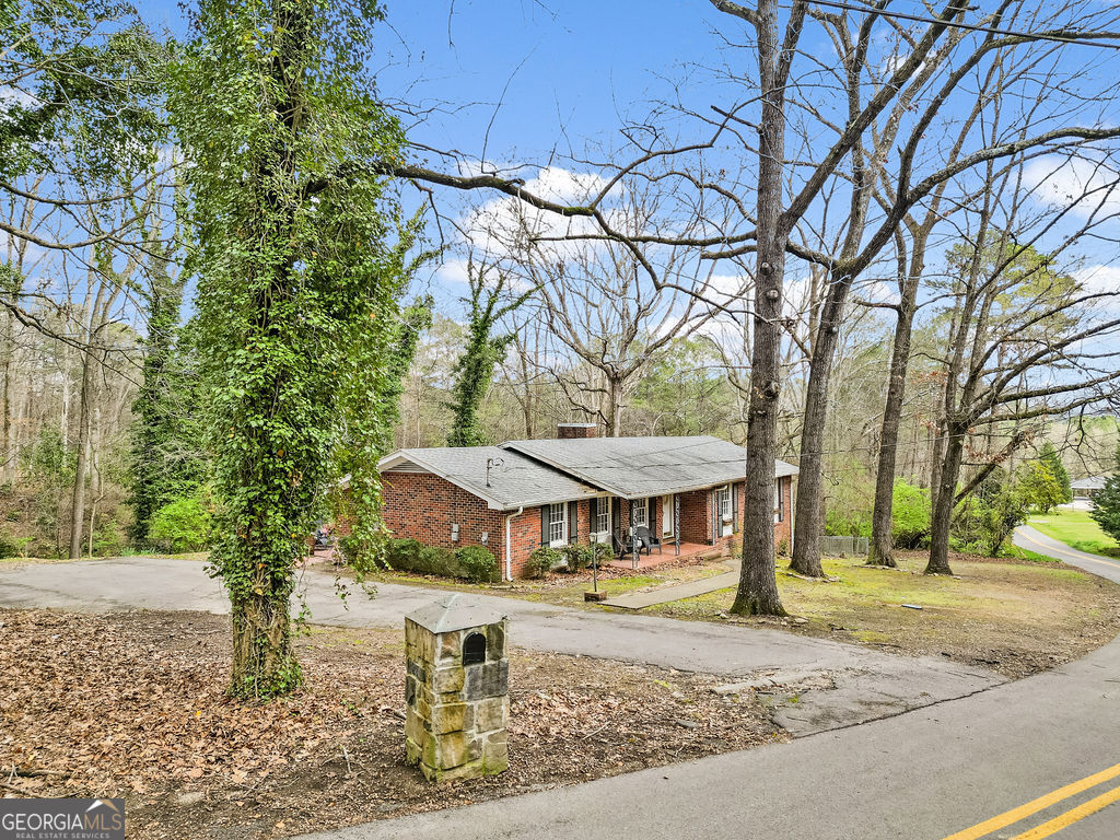 206 Hammond Drive Property Photo 2