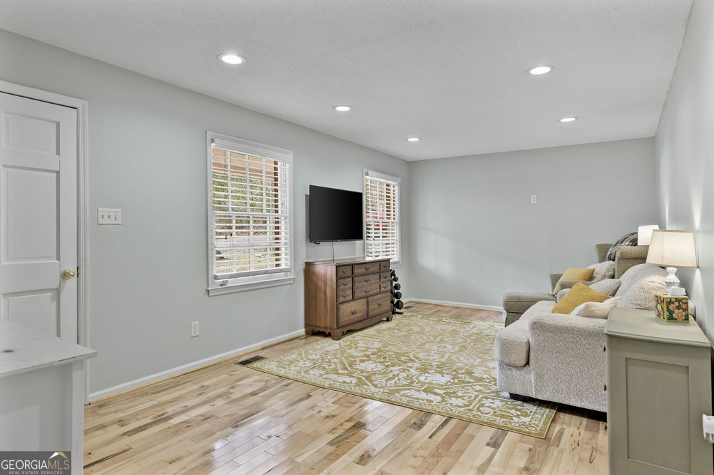 206 Hammond Drive Property Photo 22
