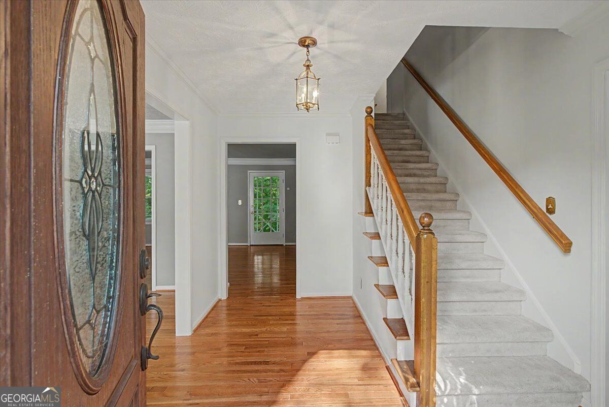 1663 Huntingford Drive Property Photo 3
