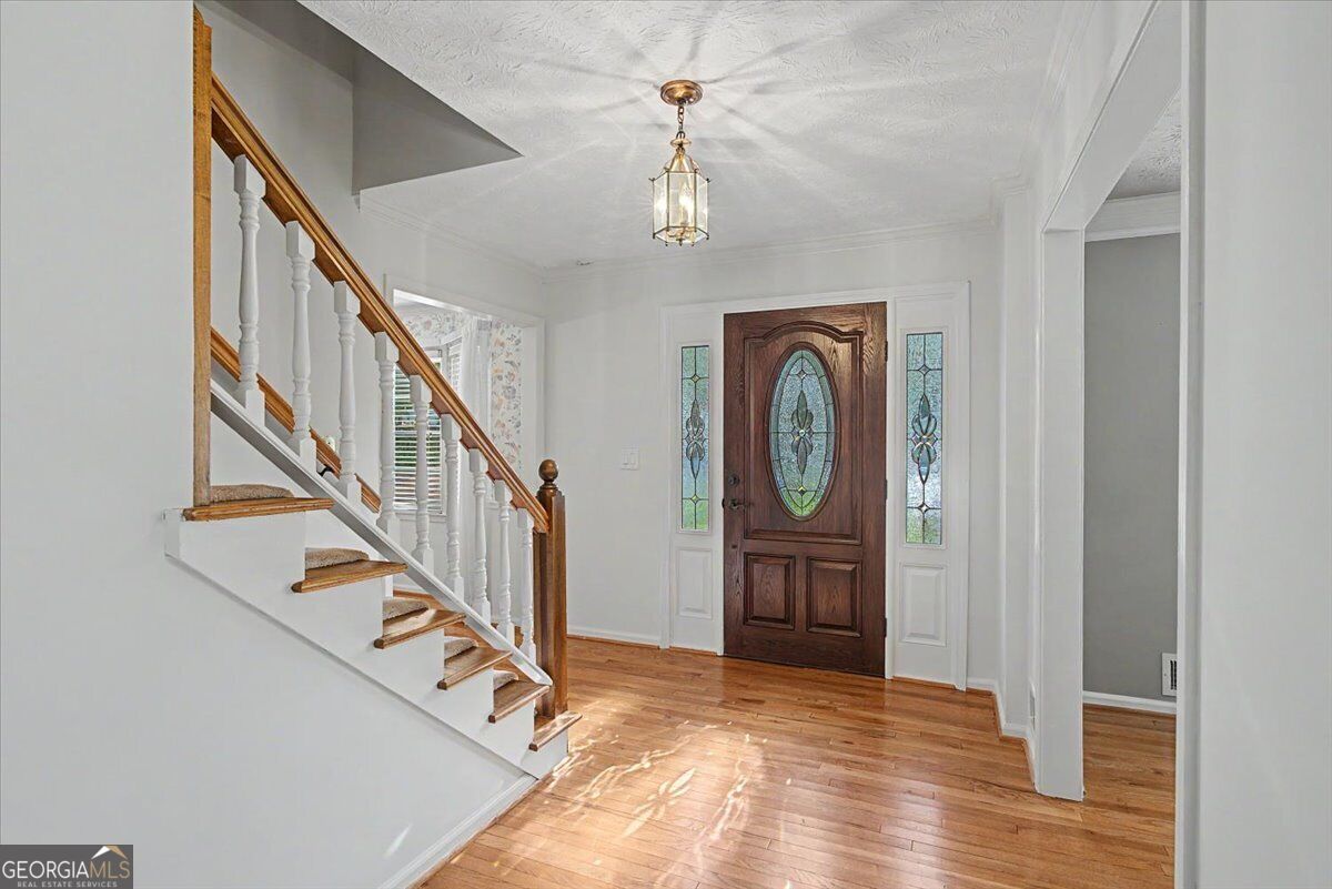 1663 Huntingford Drive Property Photo 4
