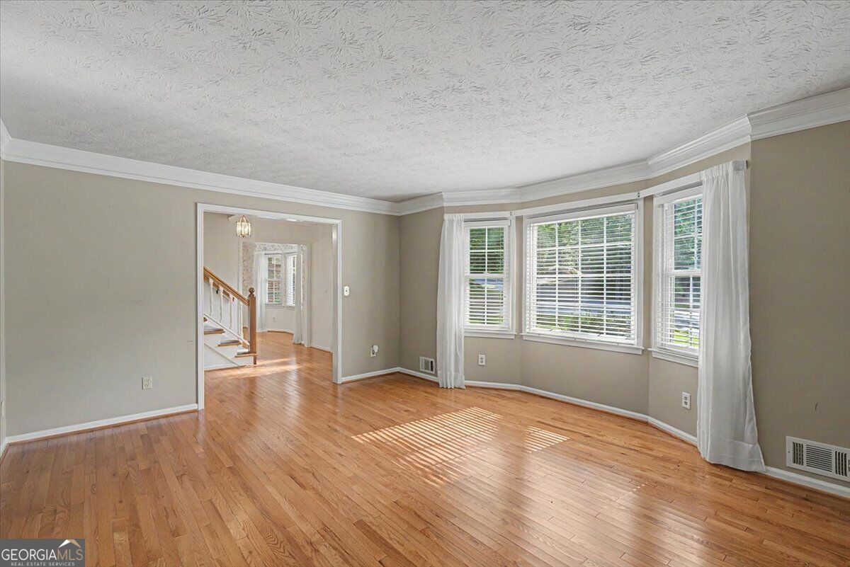 1663 Huntingford Drive Property Photo 7