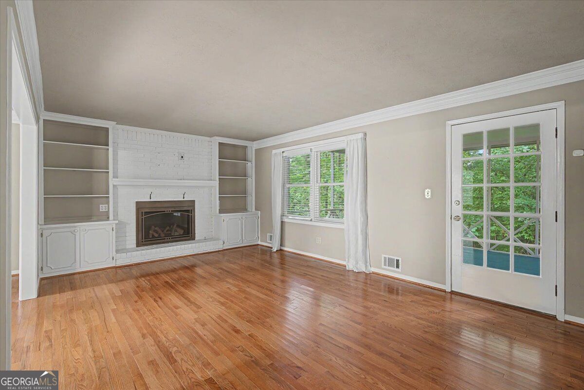 1663 Huntingford Drive Property Photo 8