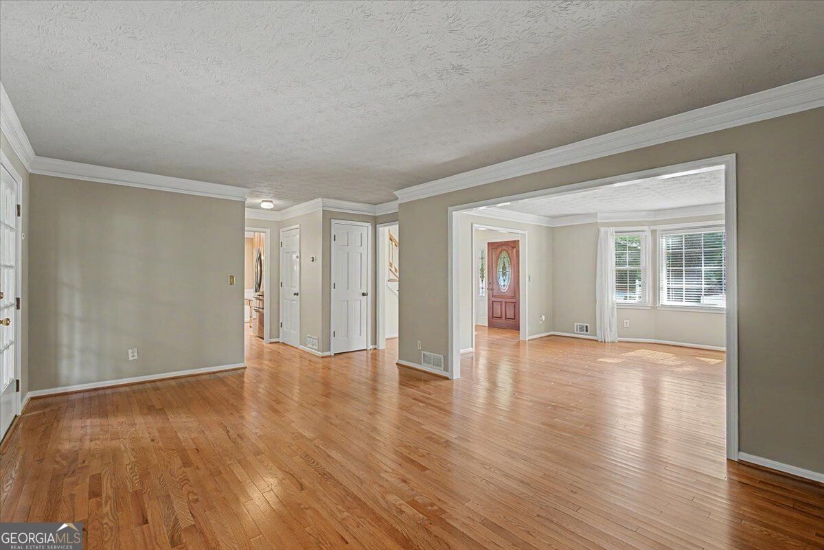 1663 Huntingford Drive Property Photo 11