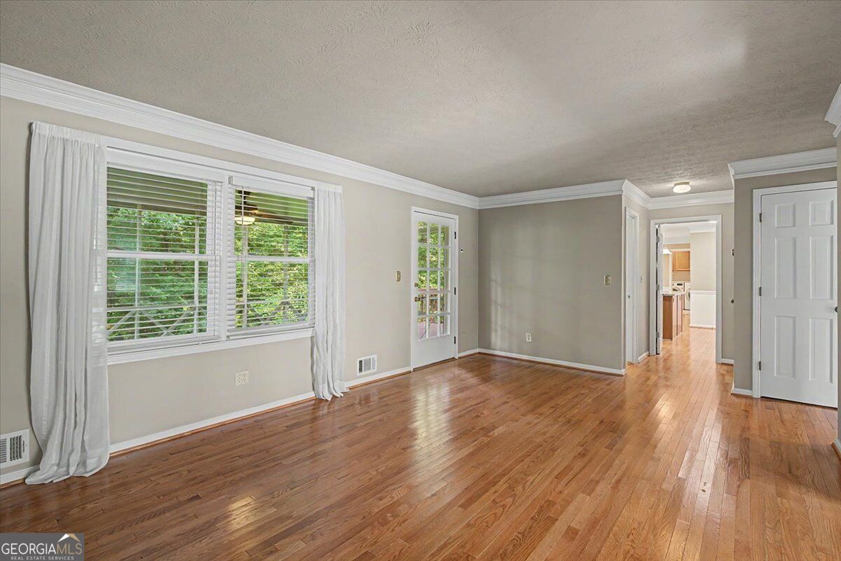 1663 Huntingford Drive Property Photo 12