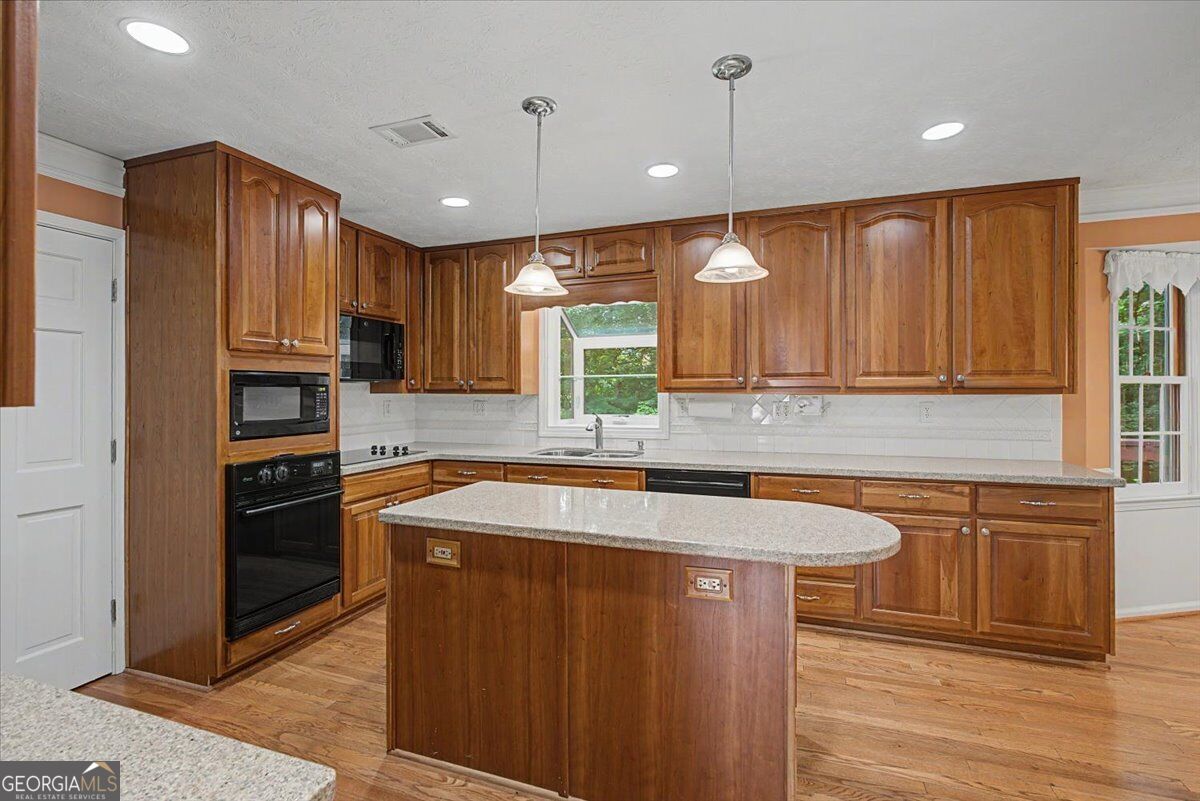 1663 Huntingford Drive Property Photo 17