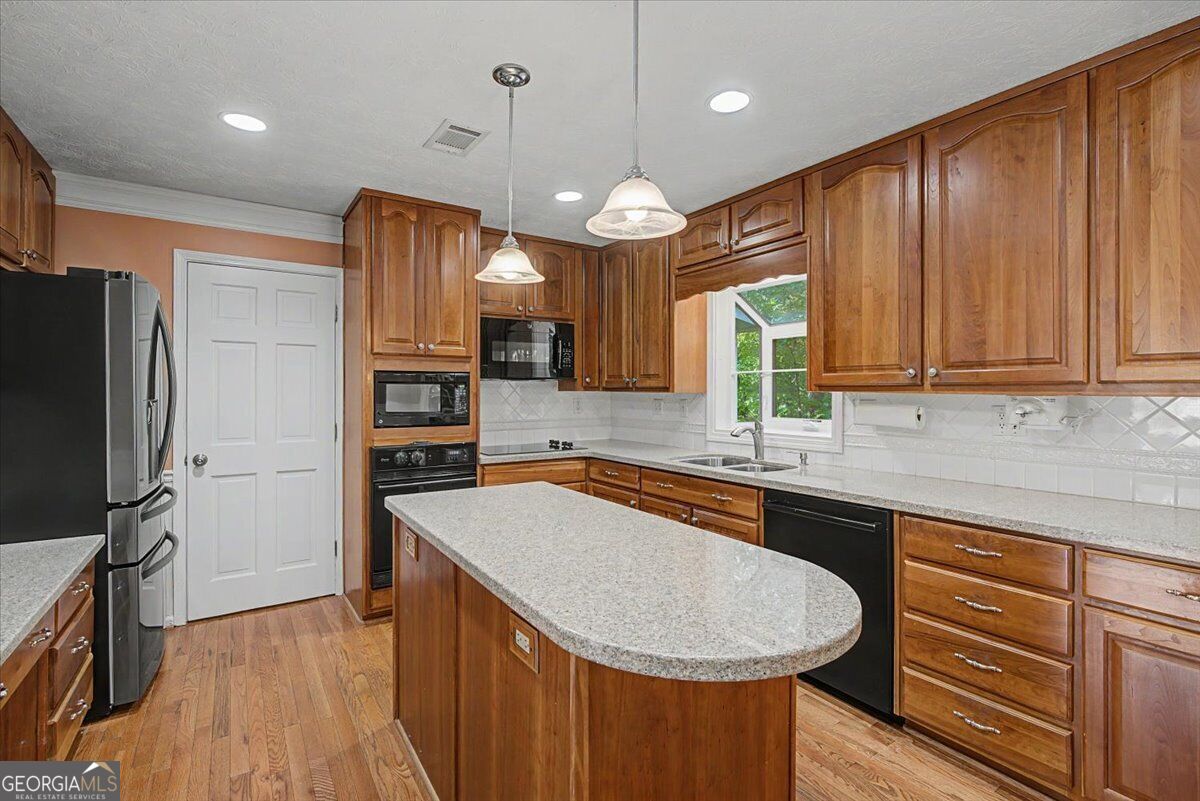 1663 Huntingford Drive Property Photo 19