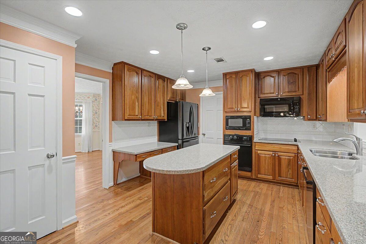 1663 Huntingford Drive Property Photo 20