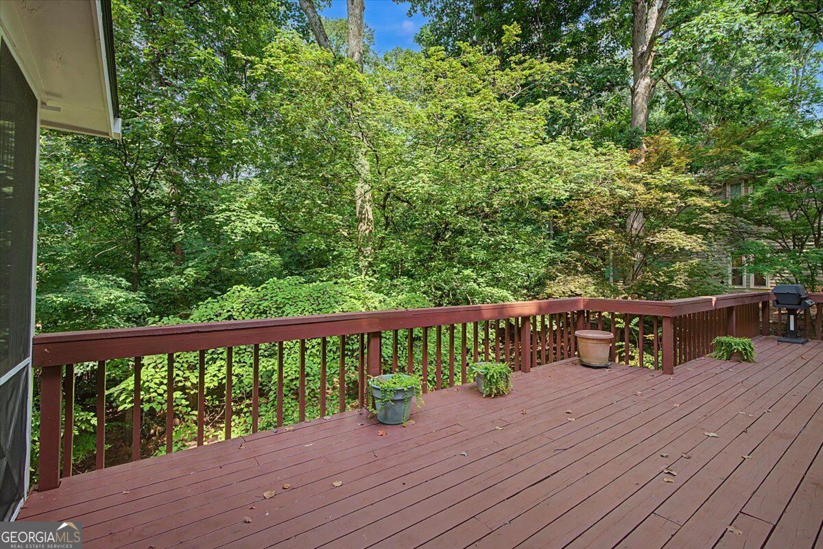 1663 Huntingford Drive Property Photo 27